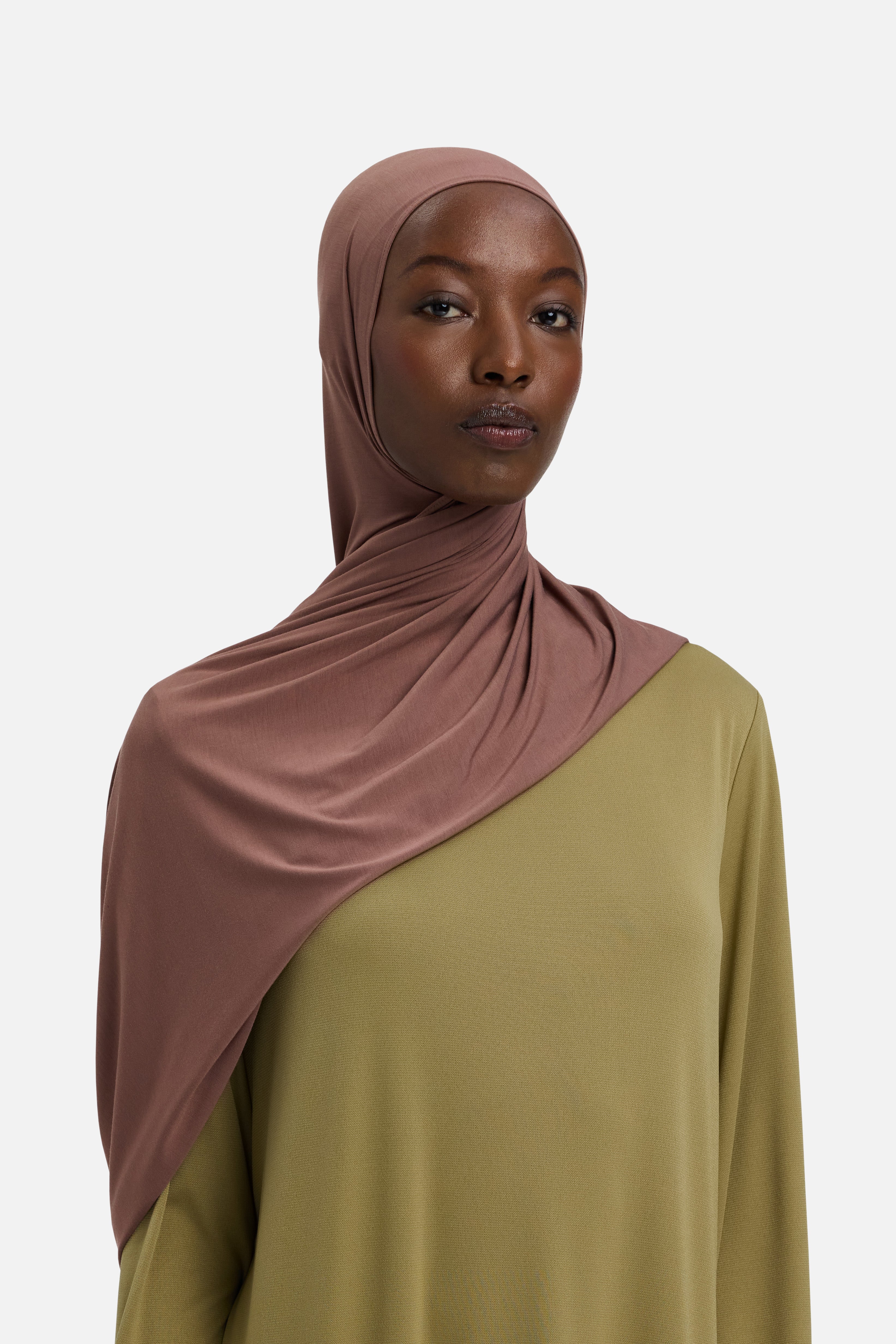 Model wearing red MERRACHI headscarf, side view