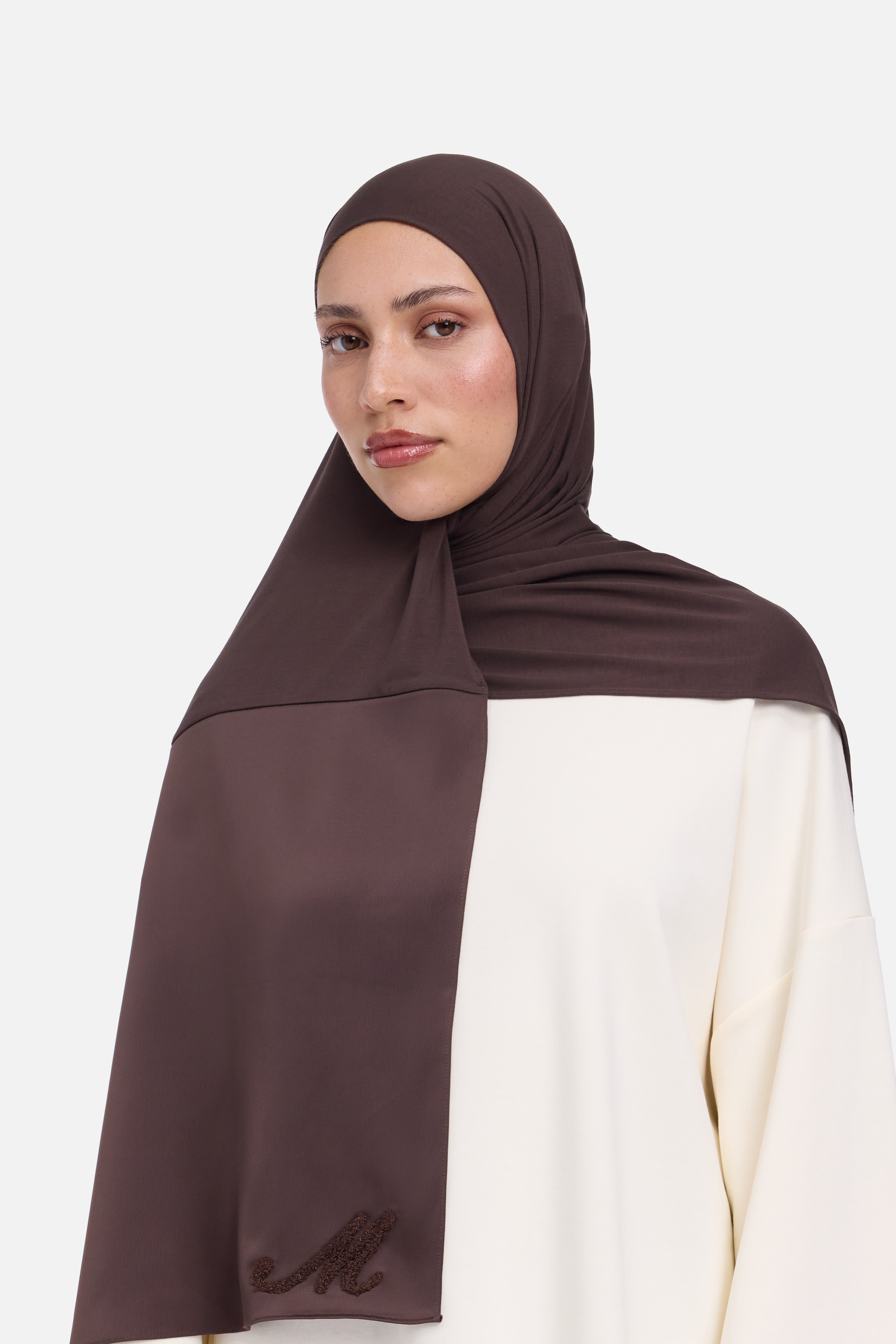 Logo Satin Edge Scarf Bamboo | Dark Brown