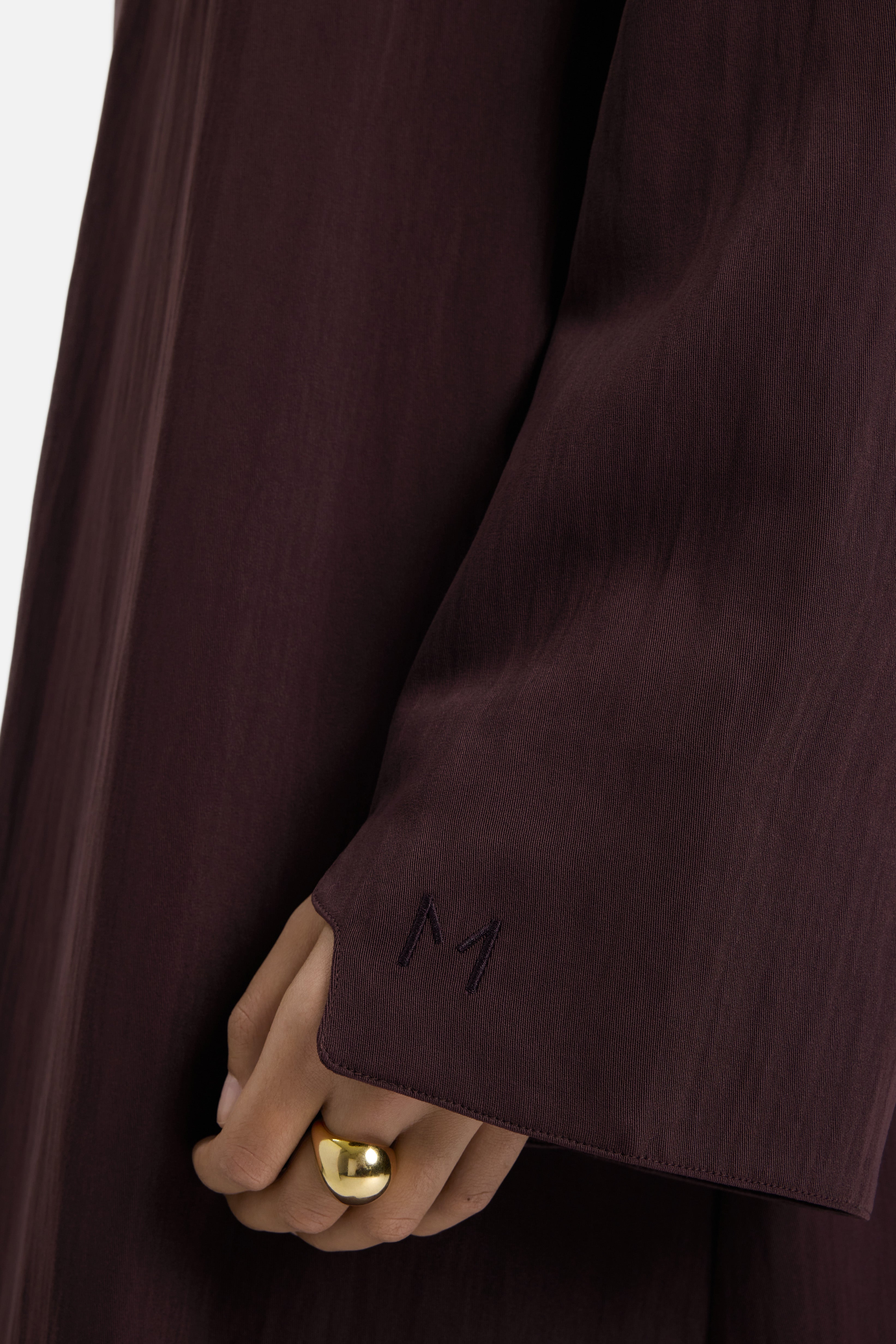 Sleeve detail with MERRACHI logo purple dress