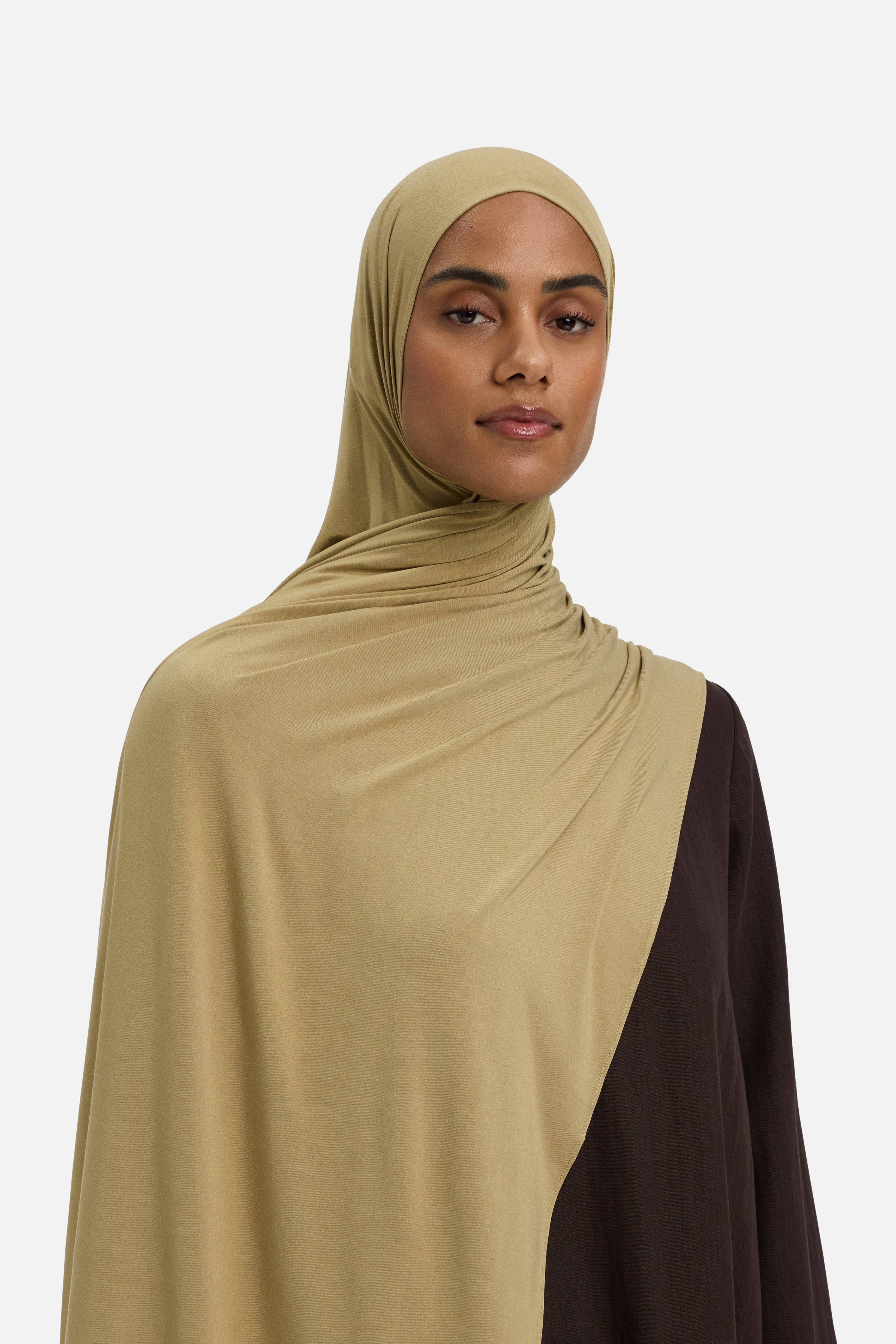 Model wearing light brown MERRACHI headscarf, side view