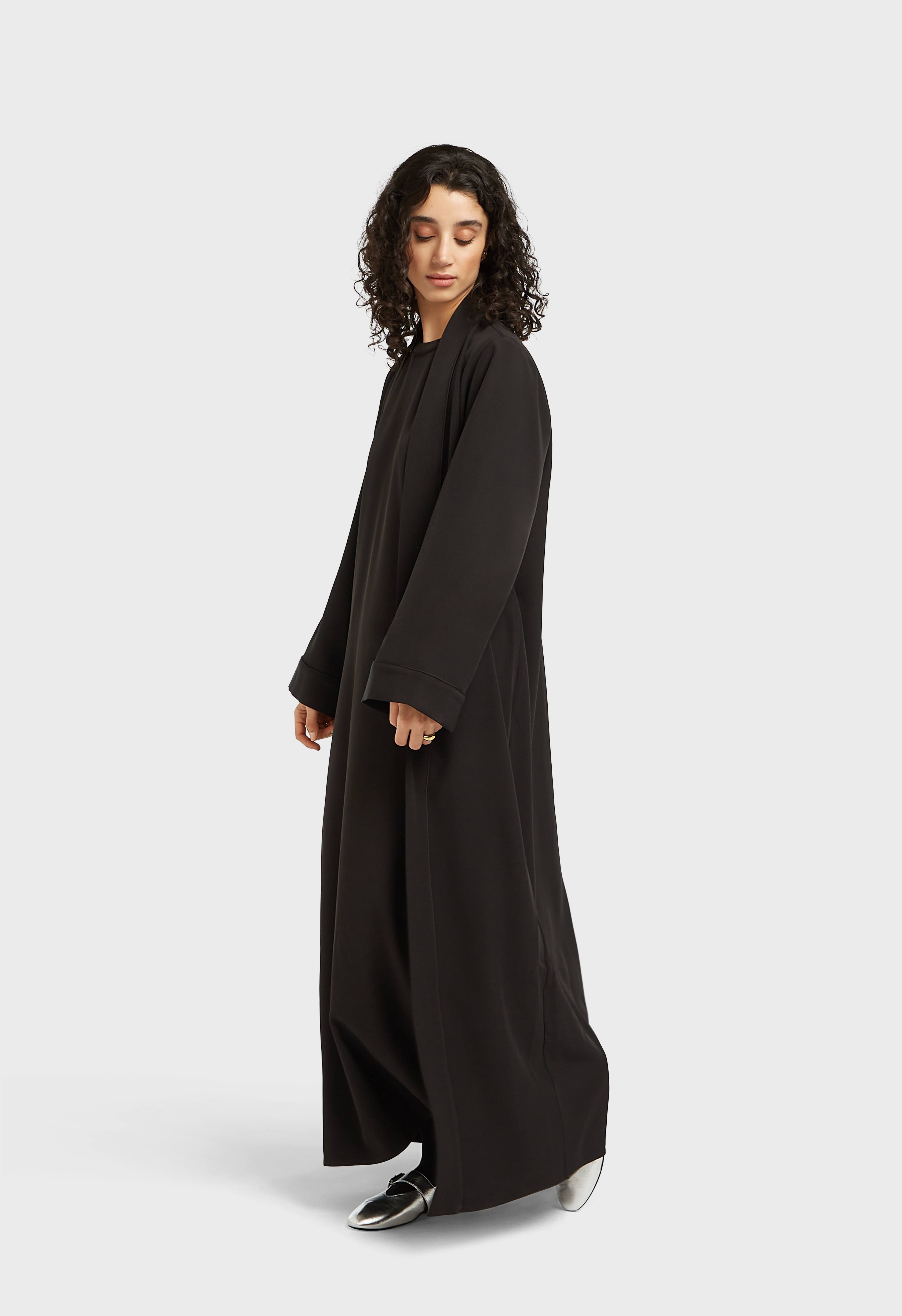 Essential Abaya  Short | Black