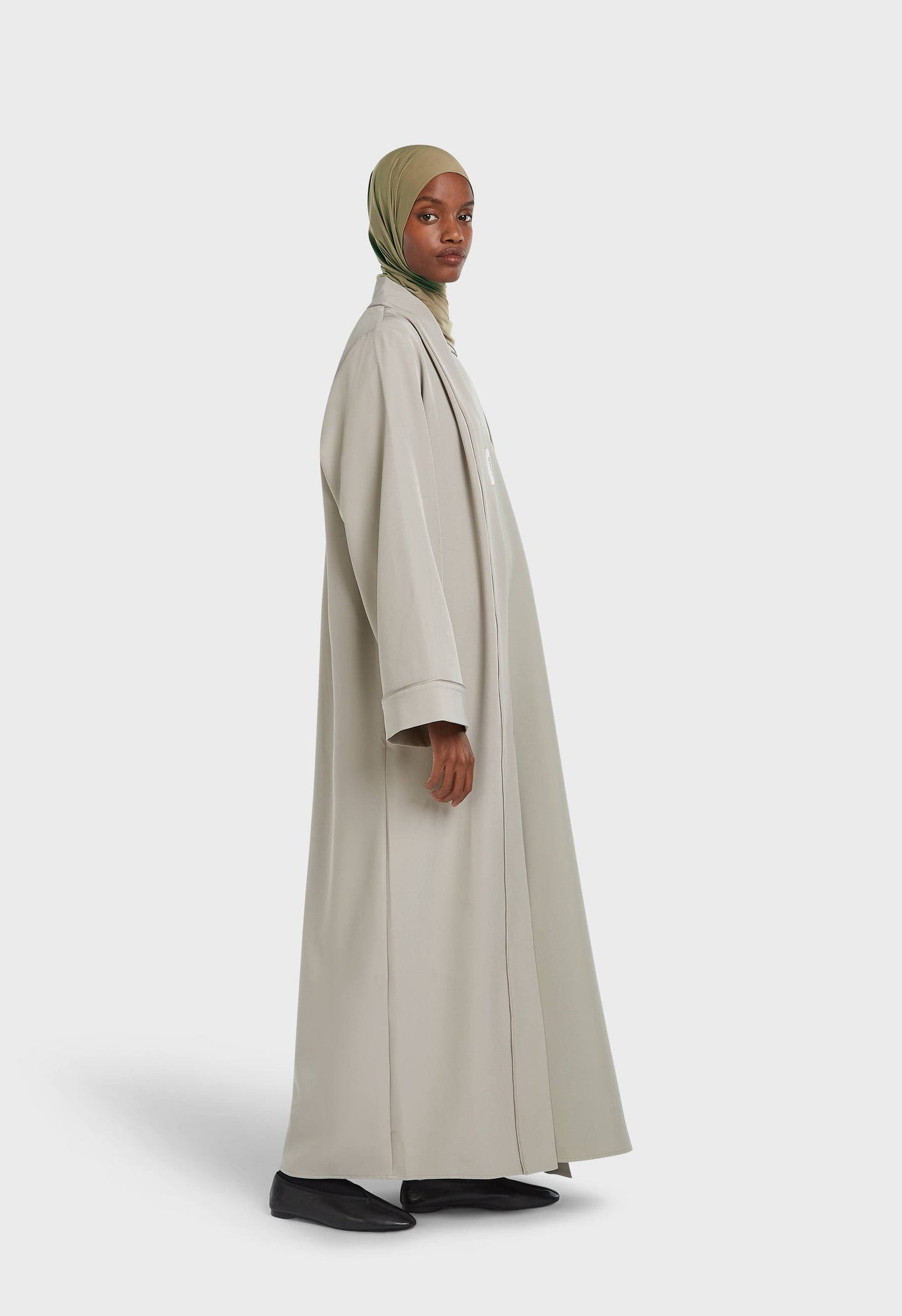 Essential Abaya  Short | Pebble