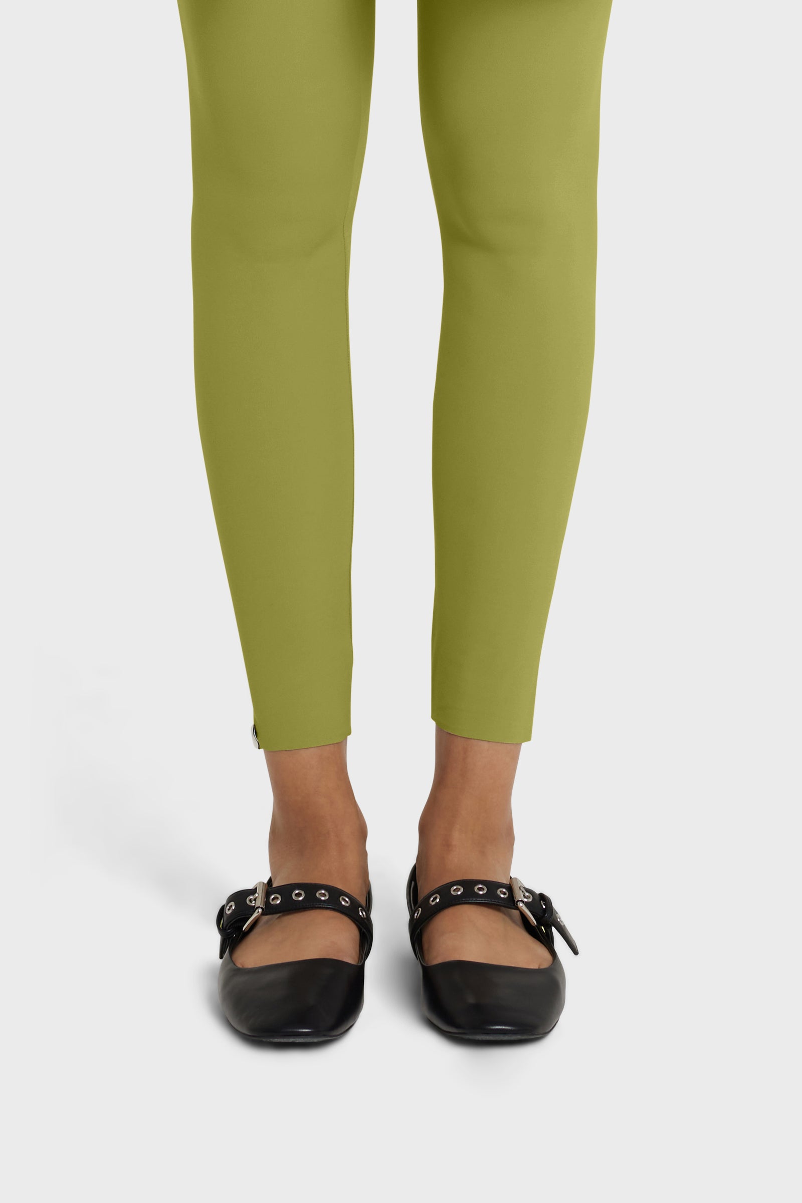 Essential Legging | Leaf