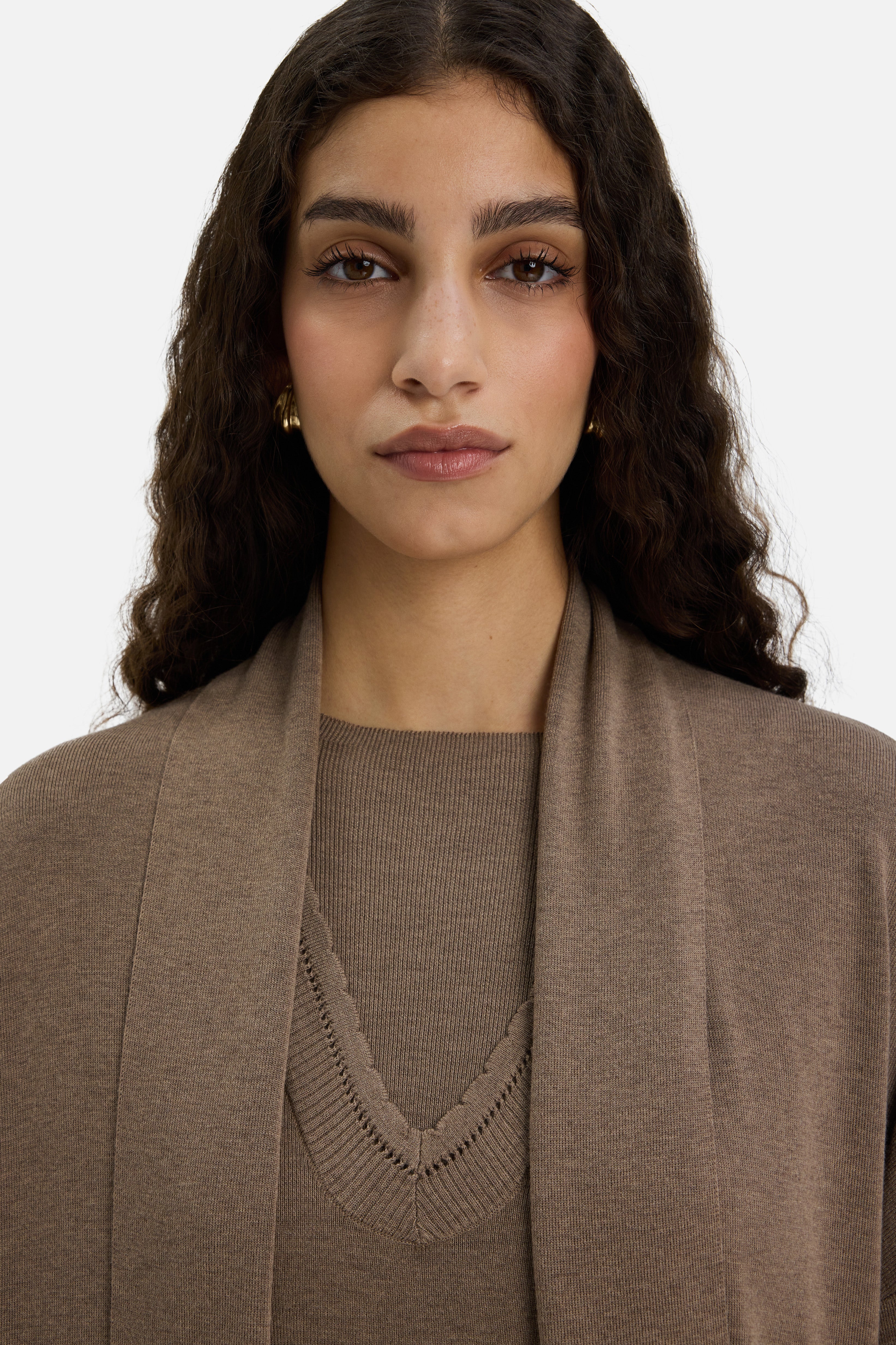 Close up model wearing brown knitted abaya
