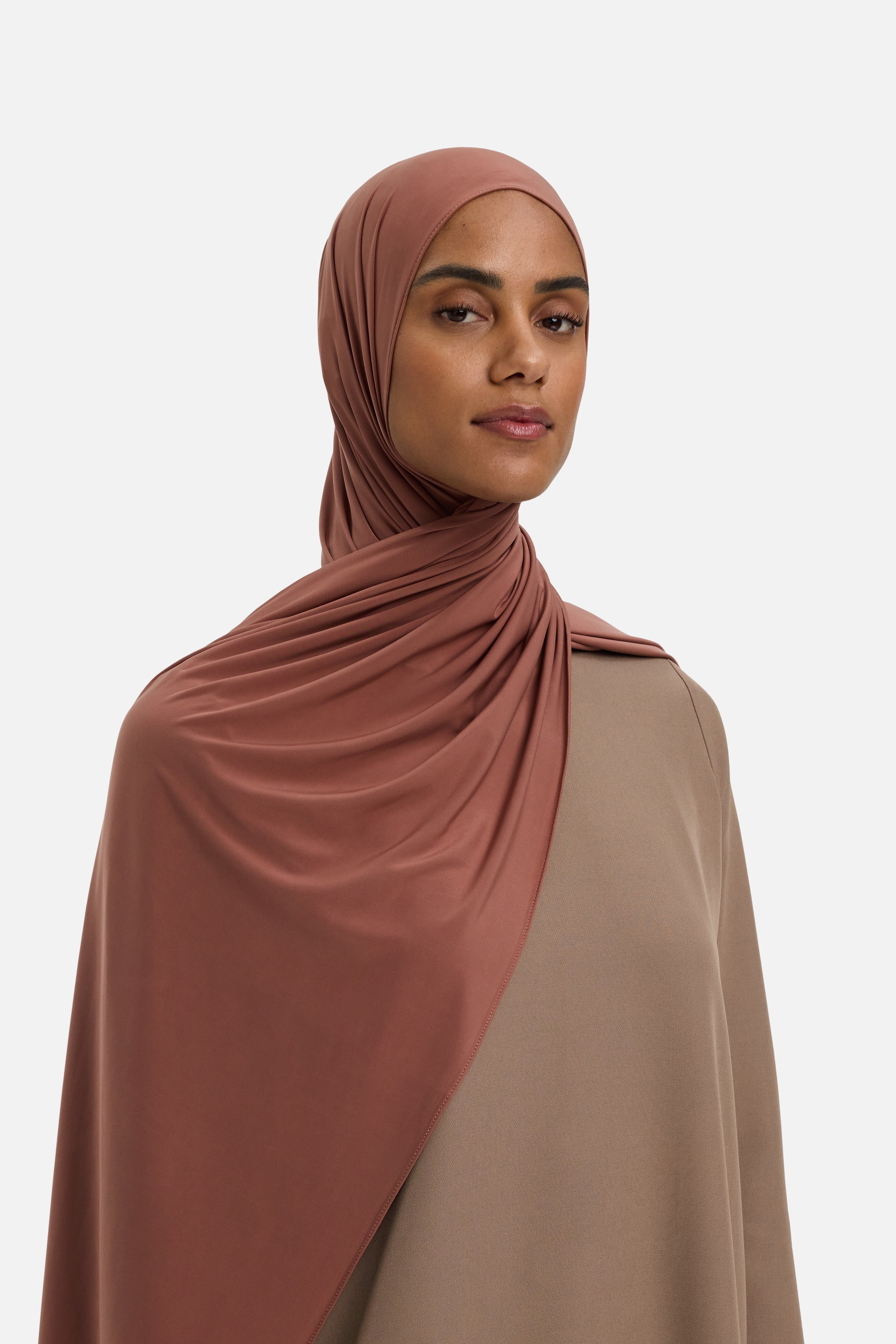 Model wearing bronw MERRACHI headscarf, side view