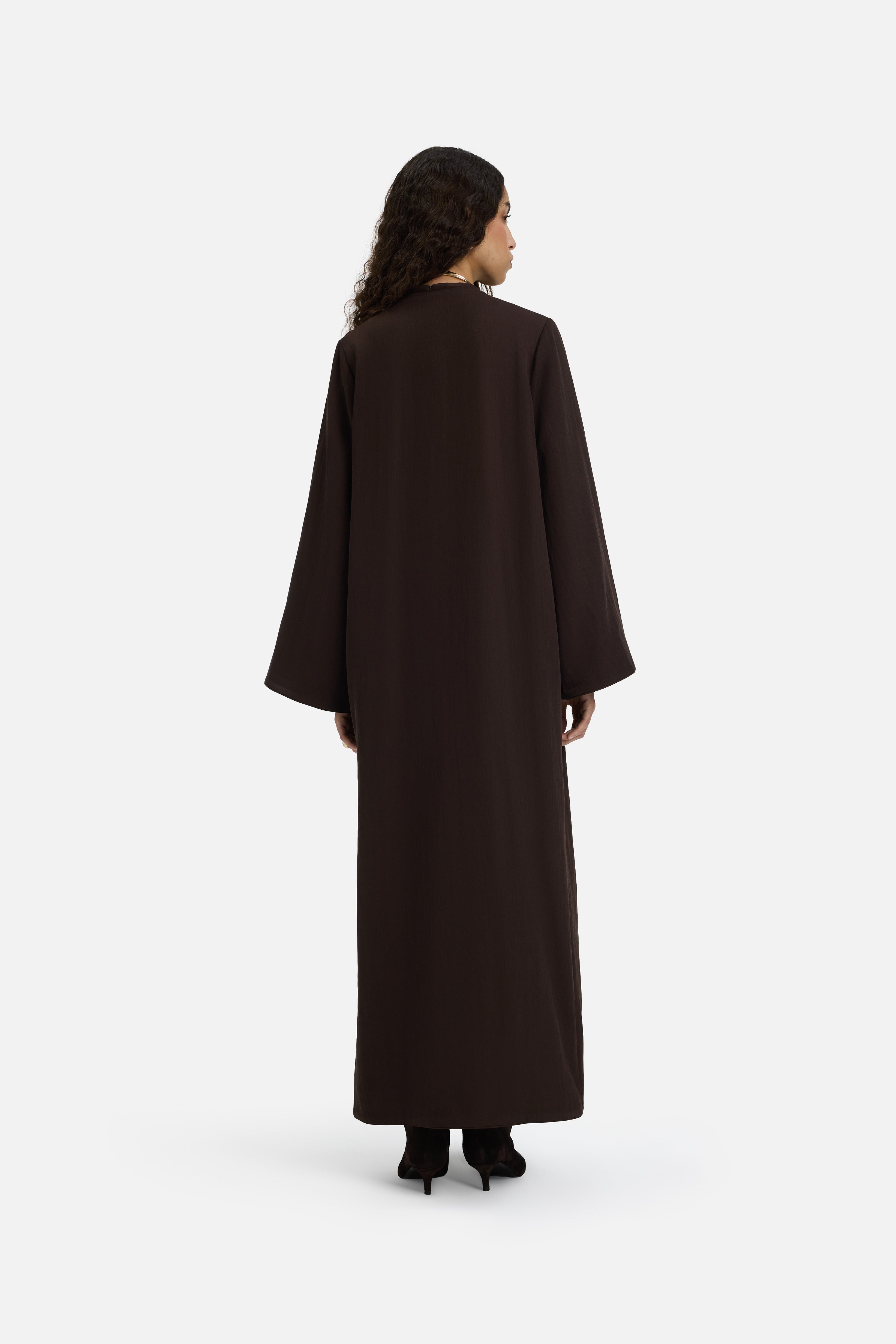 Back view model wearing dark brown abaya