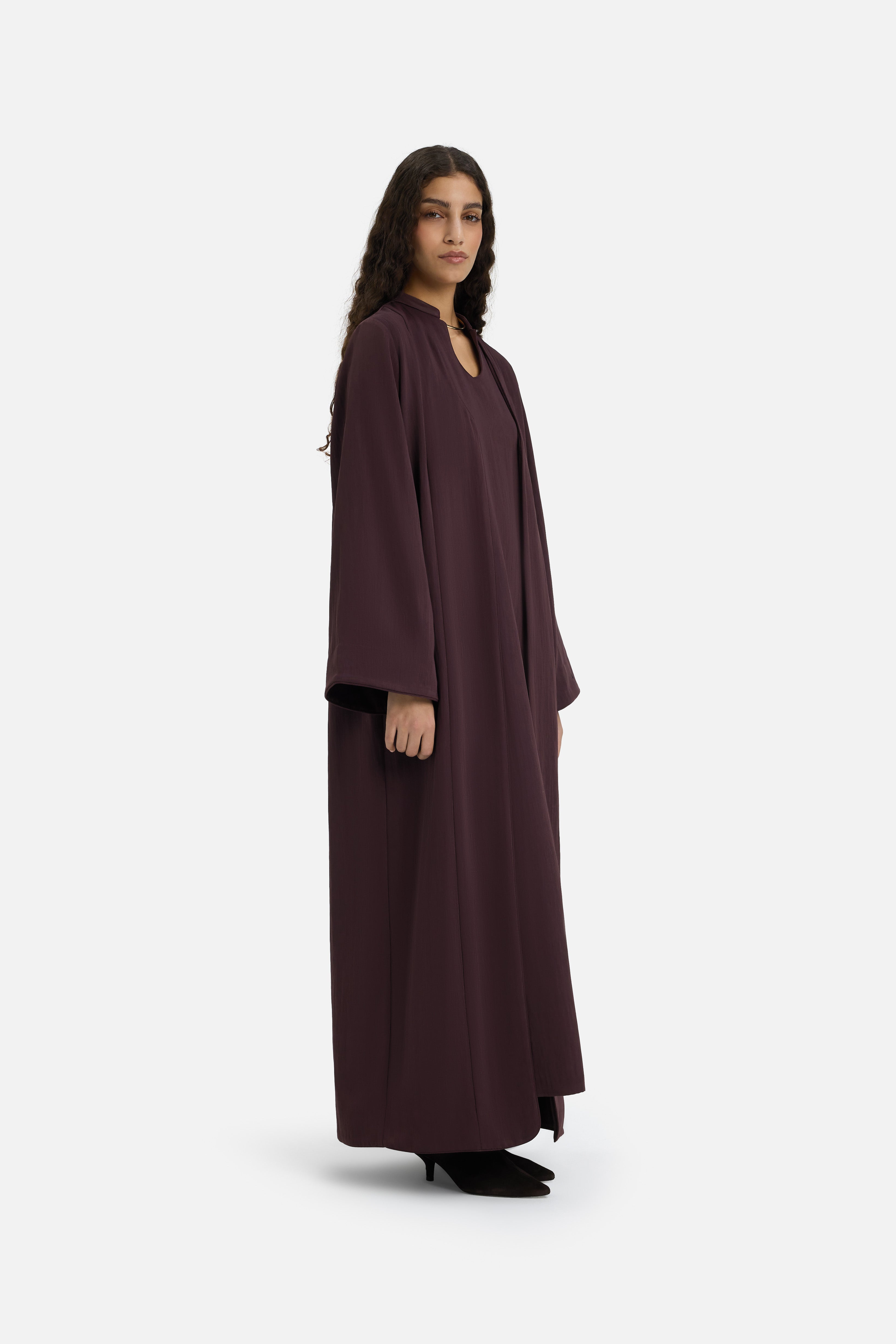 Side view model wearing purple abaya