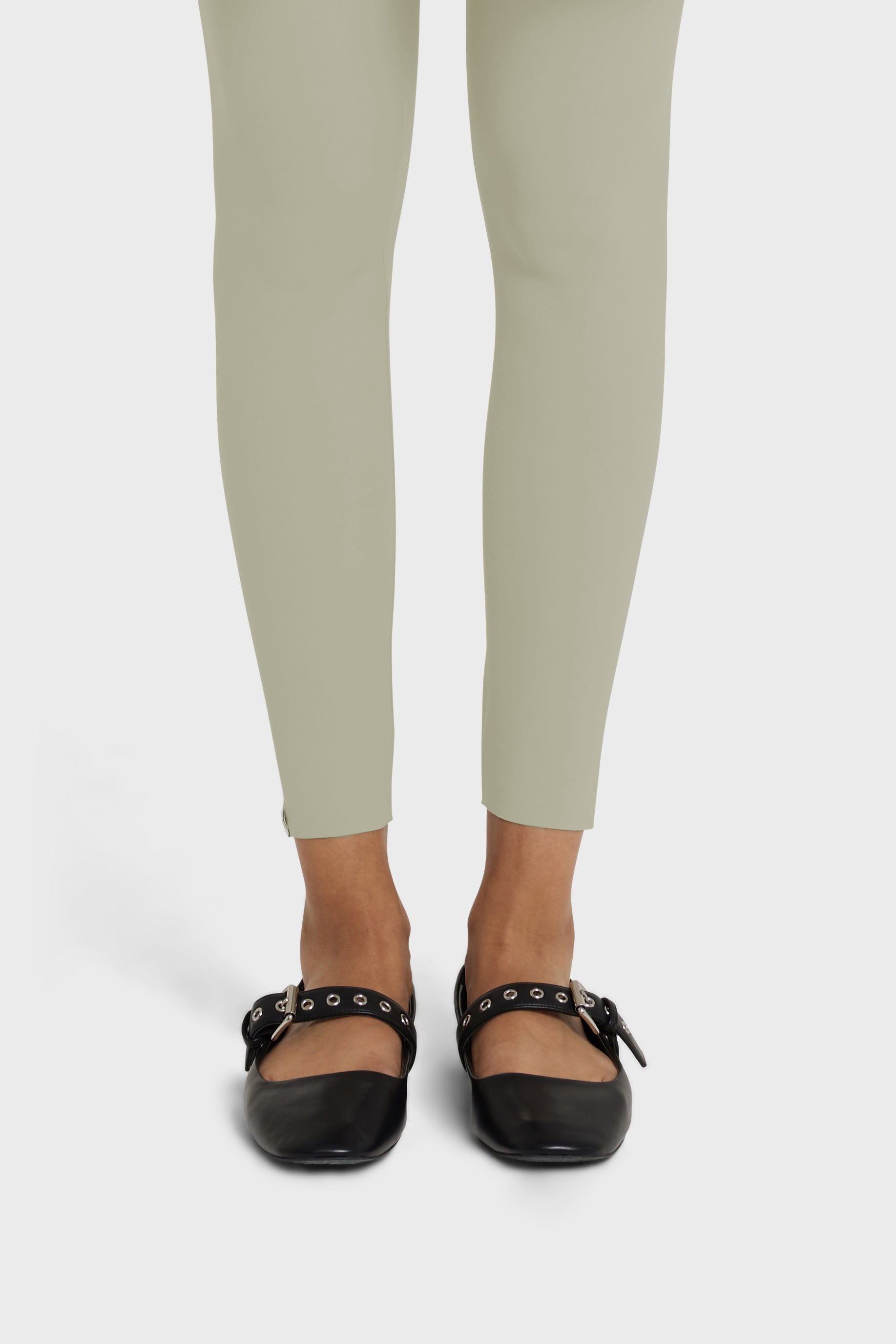 Essential Legging | Soft Ash Green